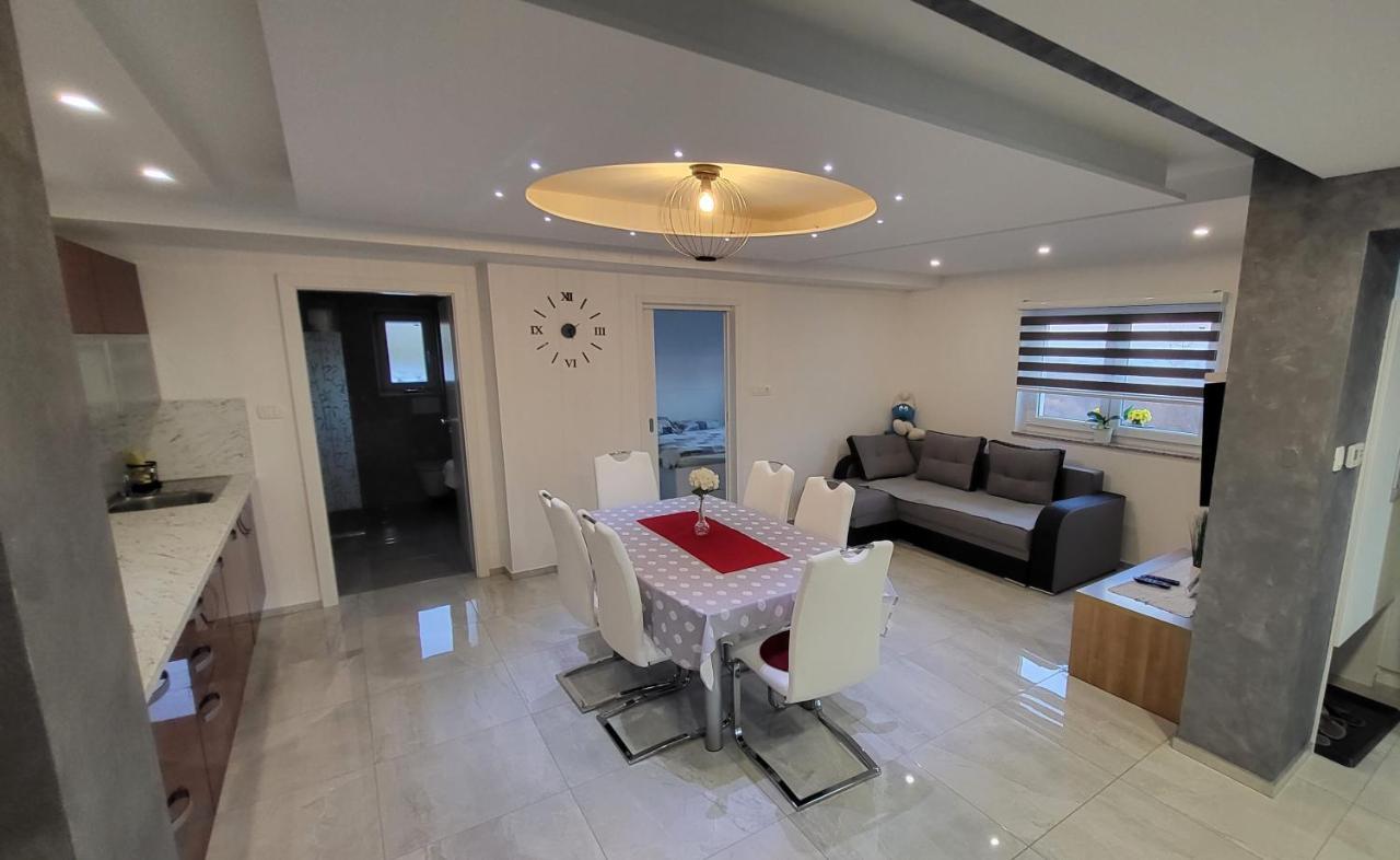 Apartma Lara Lesicno Exterior photo